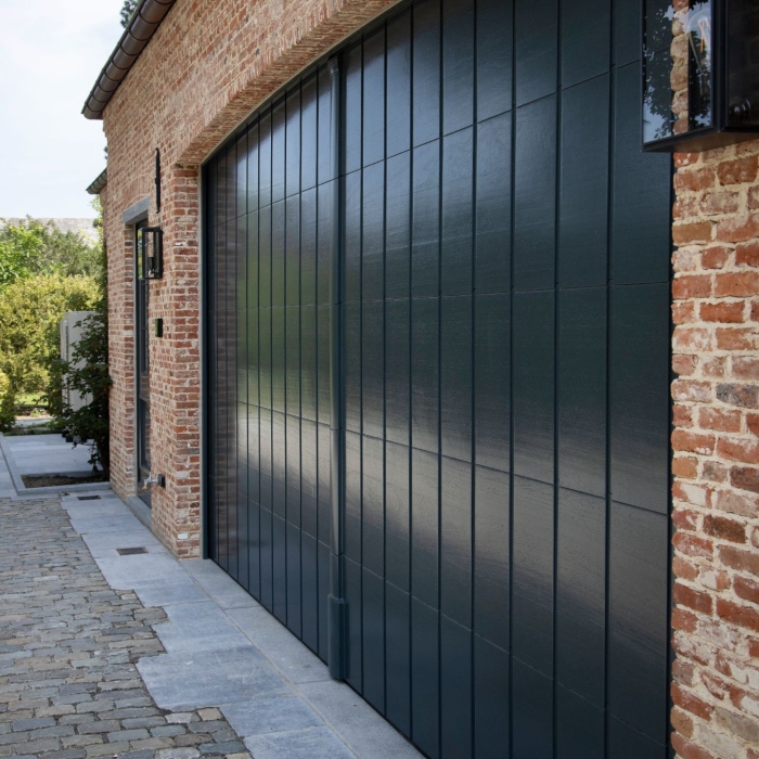 massieve houten sectionale poort gelakt