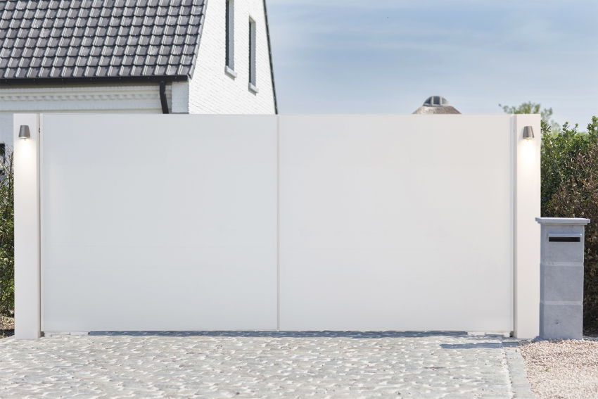 glazen-poort-aluminium-palen